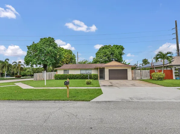 5001 Woodstone Circle, Lake Worth, FL 33463