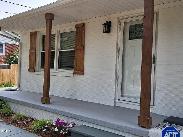 829 Greenwich St — Photo 2