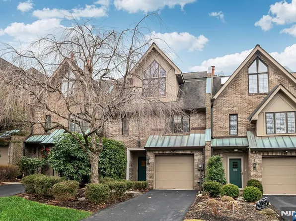 38 Sherwood Downs, Park Ridge, NJ 07656