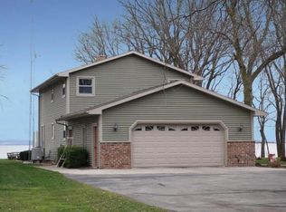 6444 E Decorah Ave, Oshkosh, WI 54902