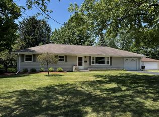 921 Robins LANE, Mukwonago, WI 53149