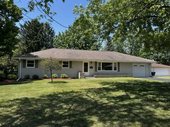 921 Robins LANE, Mukwonago, WI 53149
