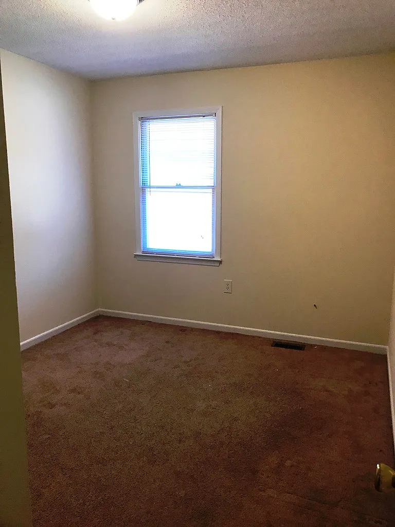 3 bed, 1.5 bath, $1,200 — Photo 4