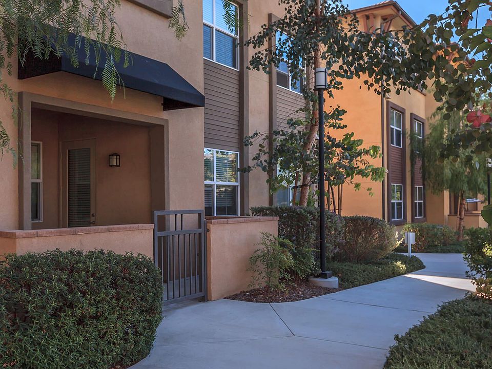La Verne Village Luxury Apartment Homes Apartment Rentals La Verne
