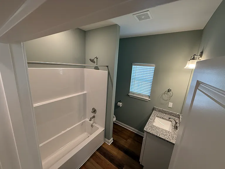 826 Rosemary Ln — Photo 5