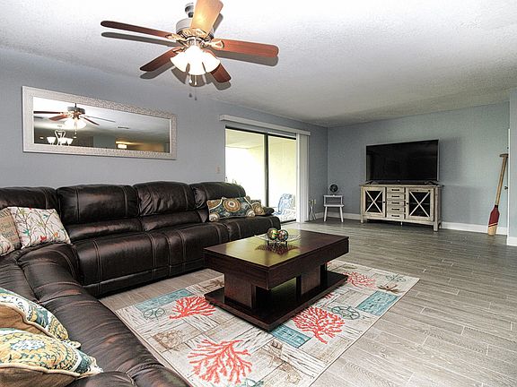 5th image of 103 La Costa St #2