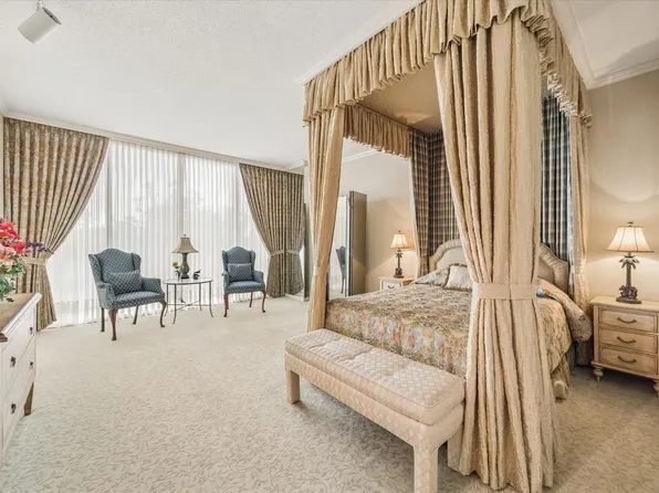 121 N Post Oak Ln APT 505, Houston, TX 77024