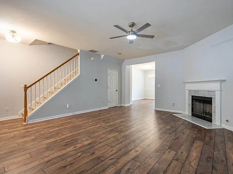 140 Galecrest Dr — Photo 4