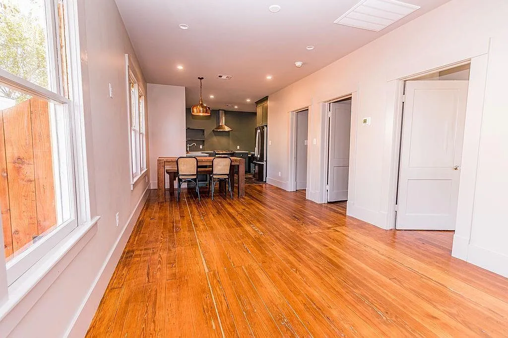 2 bed, 1.0 bath, 844 sqft, $2,300 — Photo 2