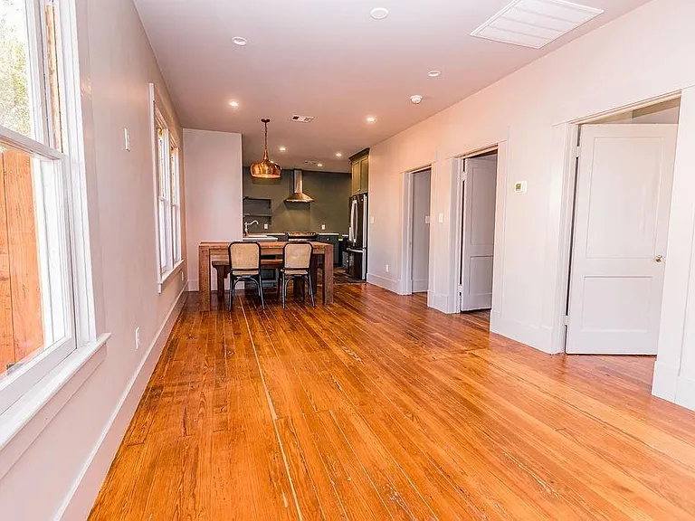 1814 Marion St — Photo 2