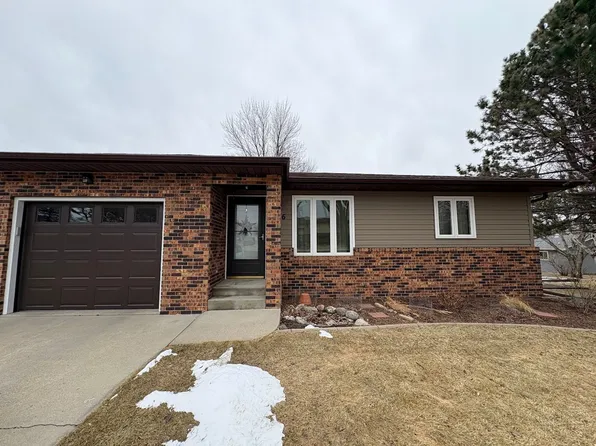 206 17th St NE, Watertown, SD 57201