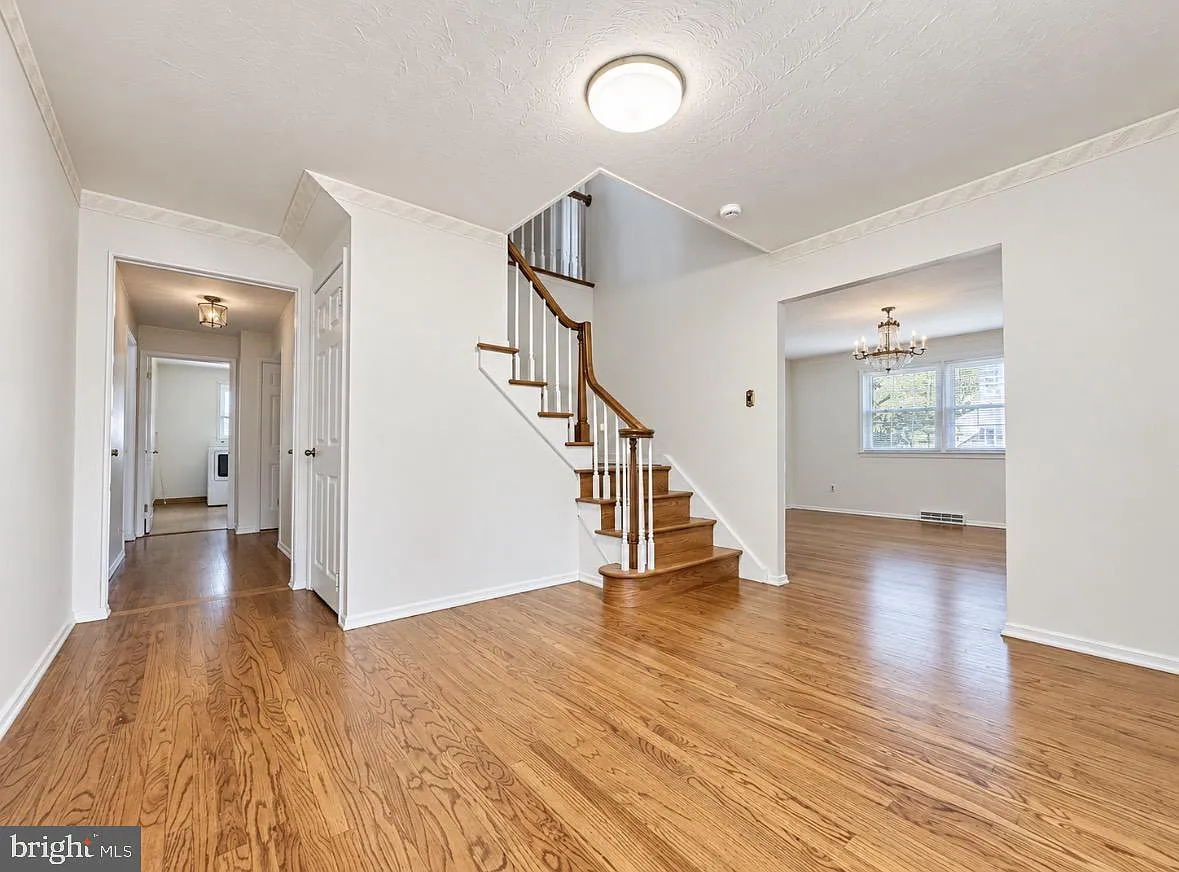 4 bed, 2.5 bath, 2686 sqft, $3,950 — Photo 4