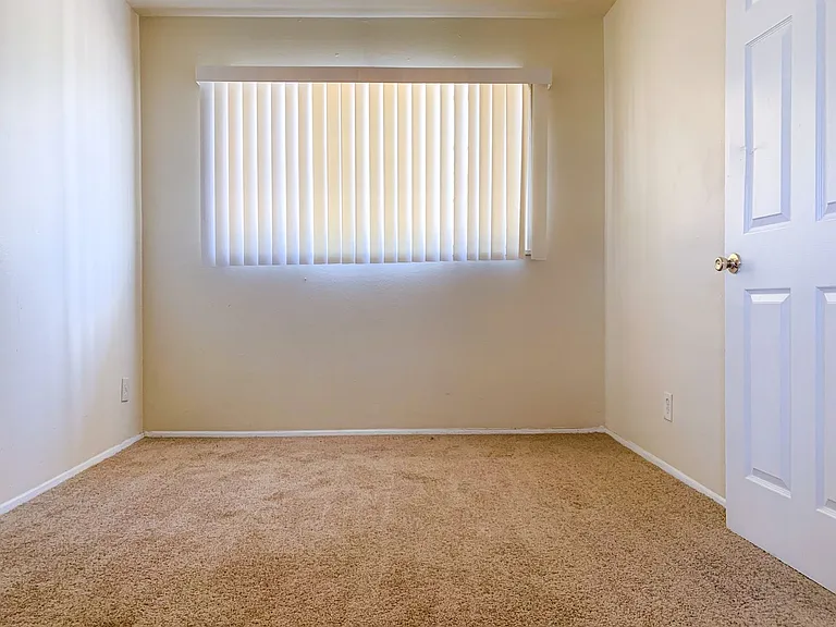 One Bedrooms near VA Hospital — Photo 17