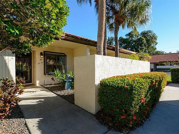 3rd image of 8405 Gardens Cir
