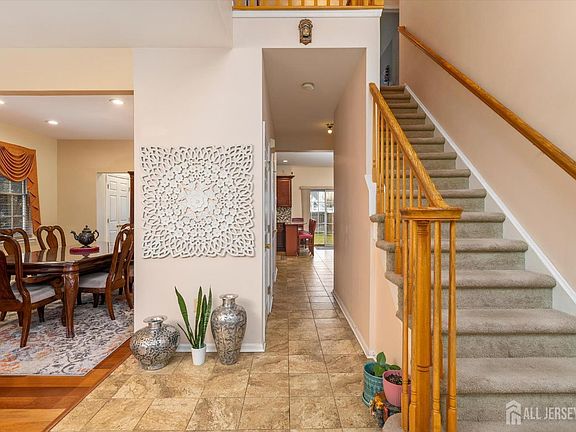 3rd image of 33 Yorktown Rd