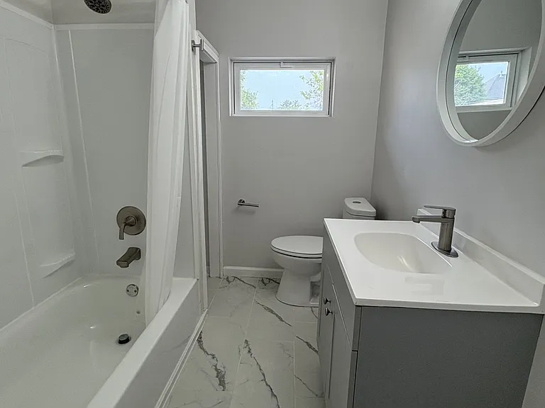 2715 James St #2 — Photo 2