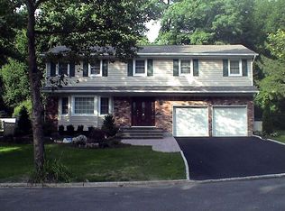 14 Northwood Cir, Halesite, NY 11743