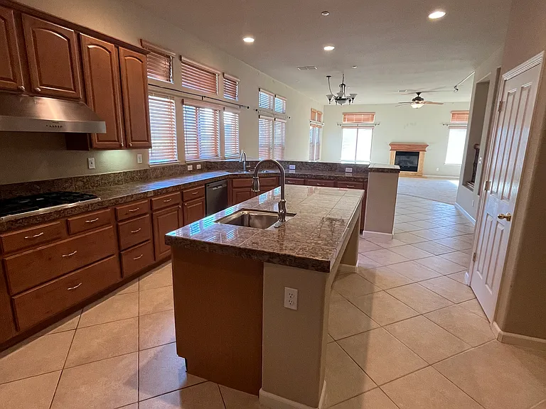 1581 Bella Cir — Photo 3