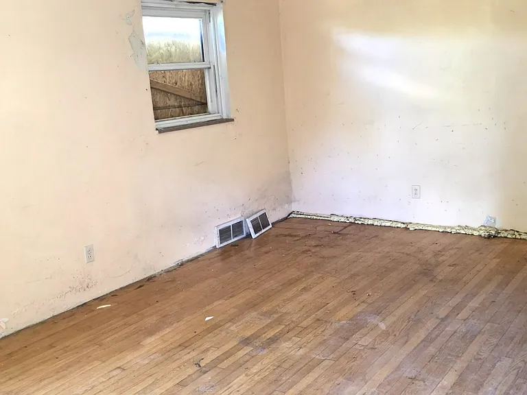 17870 Dresden St — Photo 4