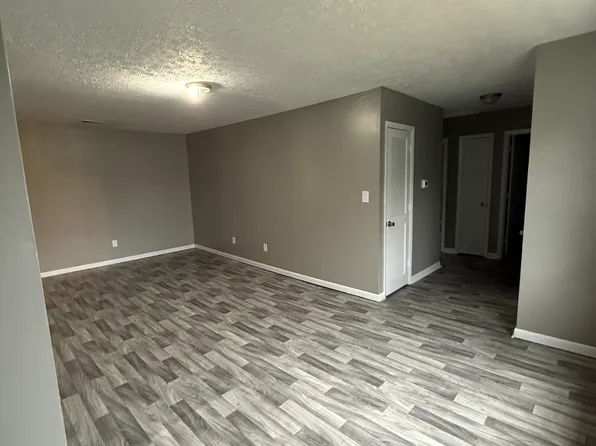 204 10th Ave #C, South Charleston, WV 25303