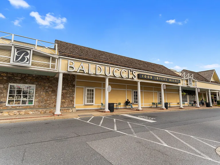 Balducci's Gourmet grocery store just 5 minutes away!