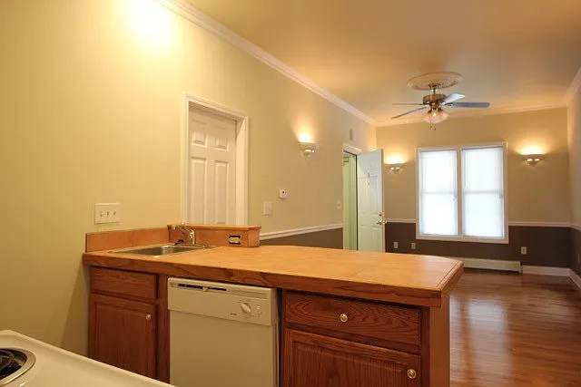 124 College Pl — Photo 8