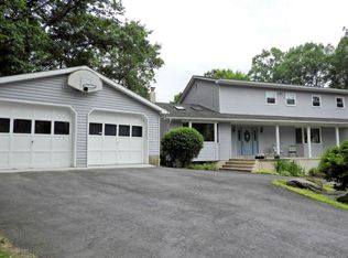 5517 Rock Ln, Swiftwater, PA 18370