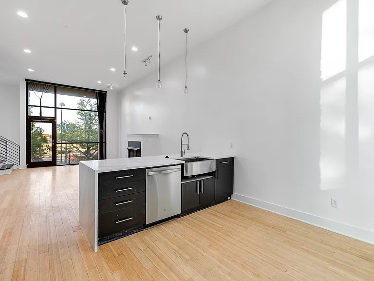 3200 Thomas Ave — Photo 5