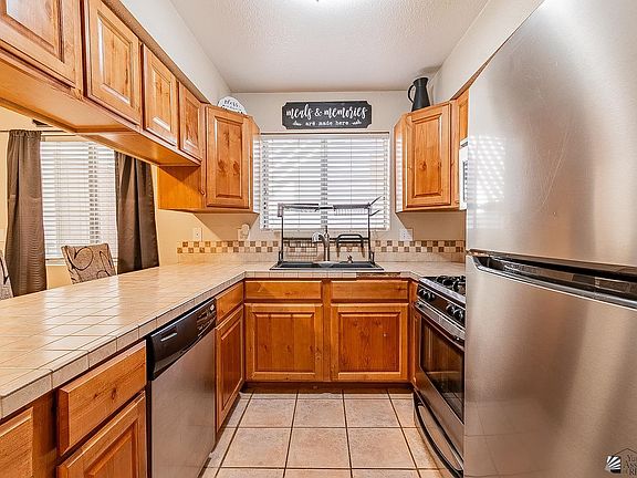 4th image of 1616 W Hillside Pl