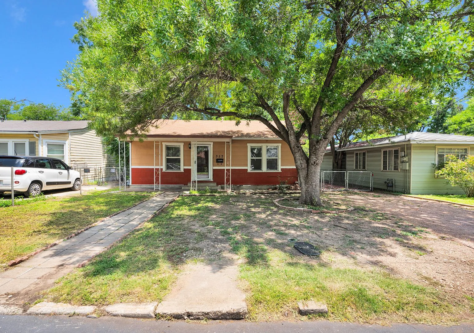 Cozy 2 Bedroom Home in Downtown San Antonio! — Photo 2