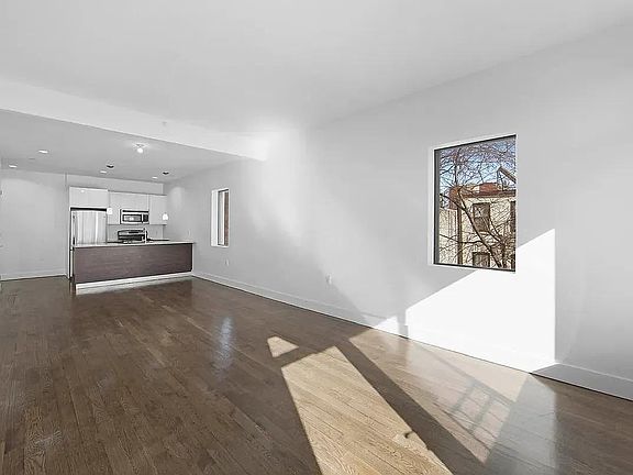 2nd image of 836 Bergen St #20