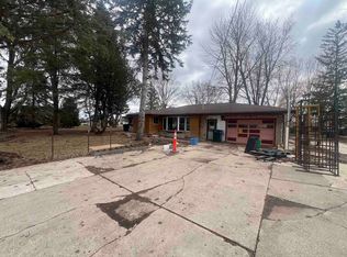 2930 Manitowoc Rd, Green Bay, WI 54311