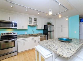 30 Skyline Dr APT 10, Braintree, MA 02184