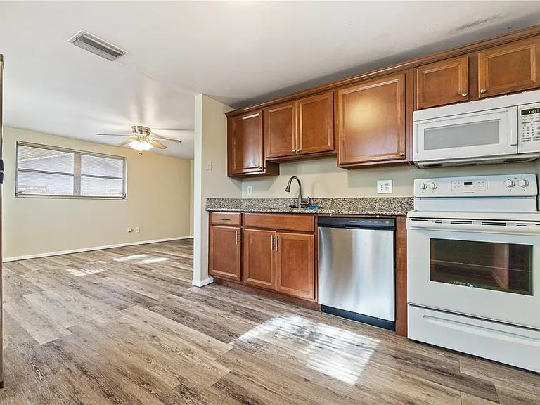 3631 W Anderson Ave — Photo 5