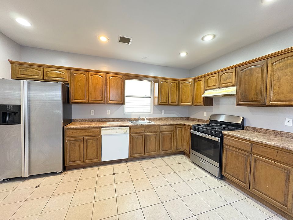 1st image of 325 S Orange Ave Floor 2