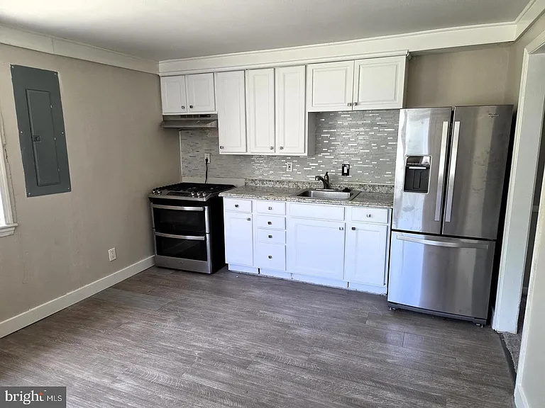208 68th Pl — Photo 10