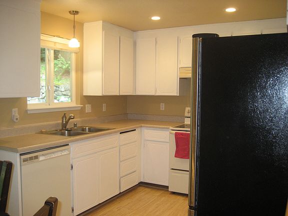3rd image of 7570 Auklet Pl NE