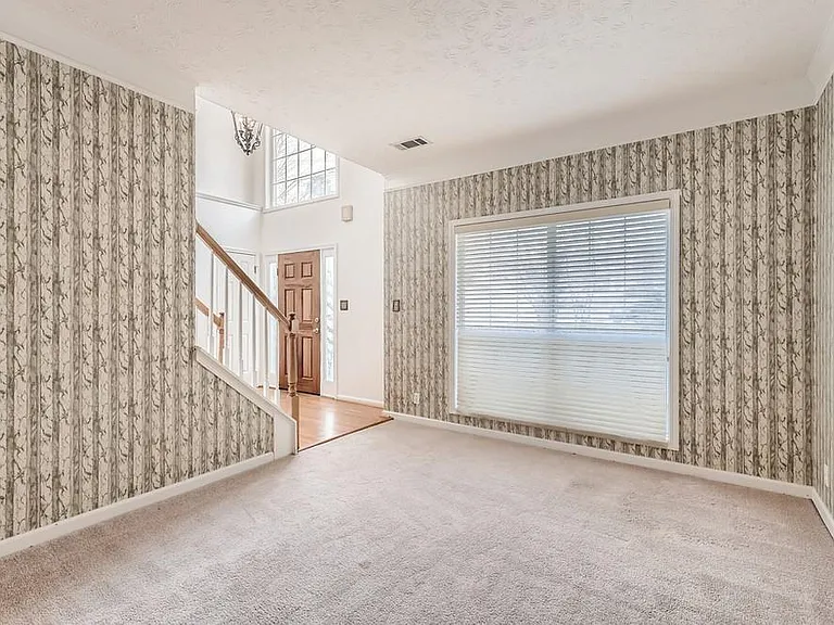 390 Saddle Bridge Dr — Photo 3