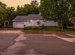932 S Barnes St, Mason, MI 48854