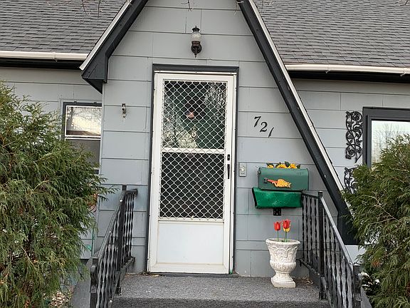Entrance into Coat Rm/Foyer