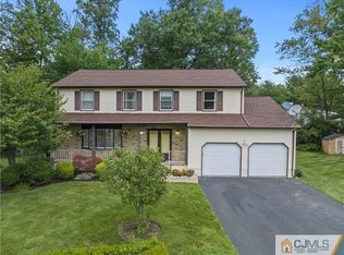 5 Bradley Ct, North Brunswick, NJ 08902