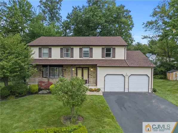 5 Bradley Ct, North Brunswick, NJ 08902