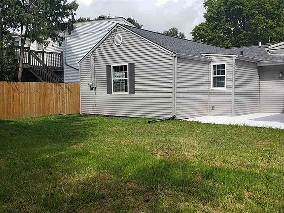 3rd image of 1052 W Vernon Dr