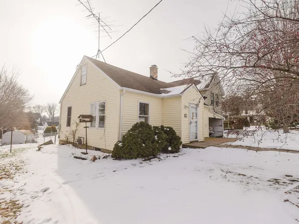 327 W Merrimac St, Dodgeville, WI 53533