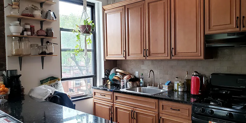 Rented by MCR Realty | media 8