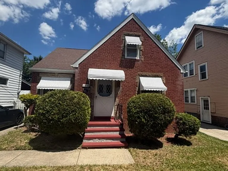 11215 Langton Ave — Photo 1
