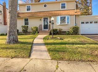 63 Brendan Ave, Massapequa Park, NY 11762