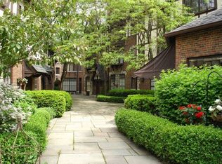 547 Hill Ter APT 202, Winnetka, IL