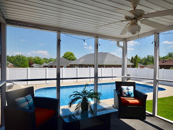 3rd image of 1709 Churchill Cir SE