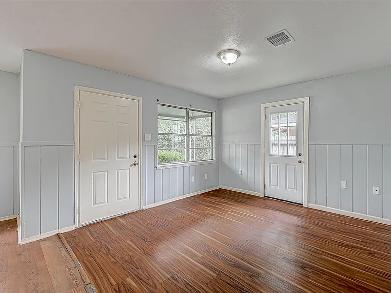 3406 Saint Benedict St — Photo 2